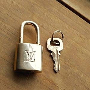 🔐Authentic Louis Vuitton Brass lock and key